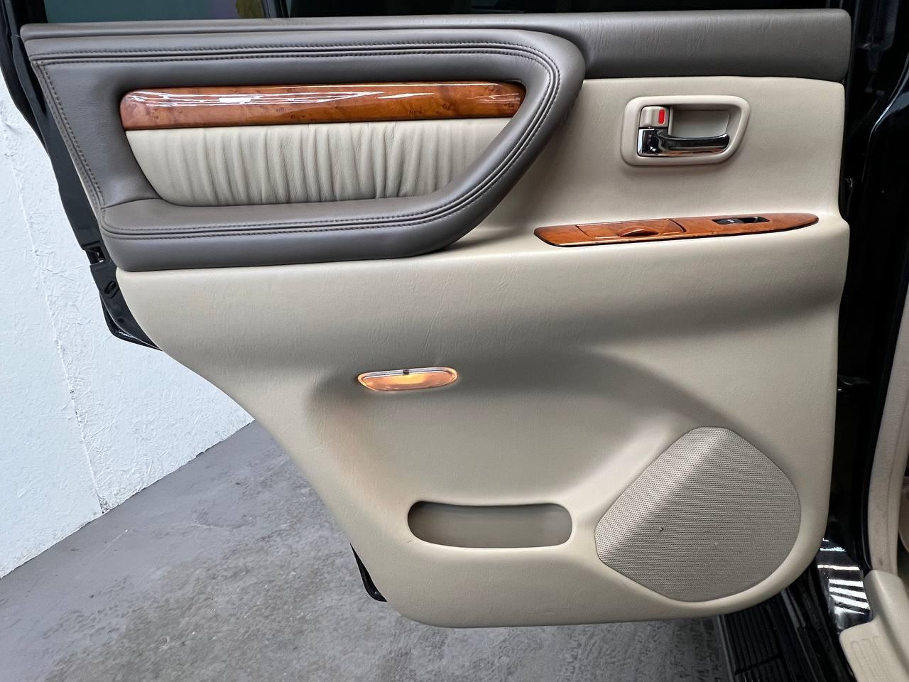 Lexus LX 470 4D SUV 4WD 2005