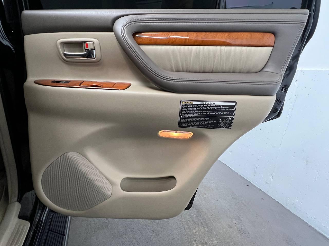 Lexus LX 470 4D SUV 4WD 2005