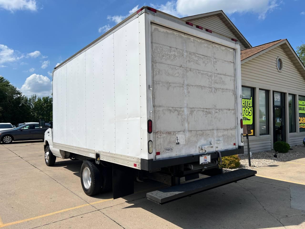 Ford Econoline Commercial Cutaway E-350 Super Duty 138" DRW 2010