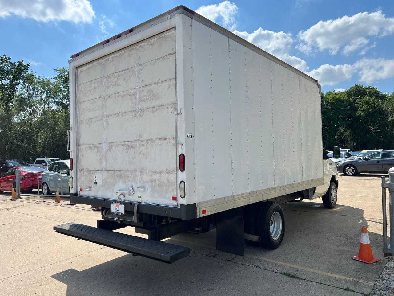 Ford Econoline Commercial Cutaway E-350 Super Duty 138" DRW 2010