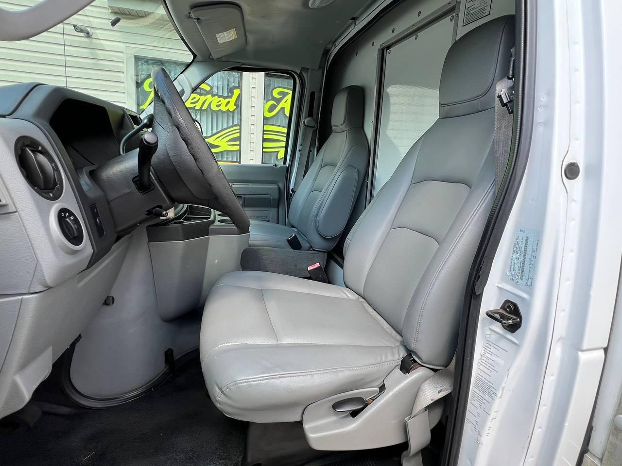 Ford Econoline Commercial Cutaway E-350 Super Duty 138" DRW 2010