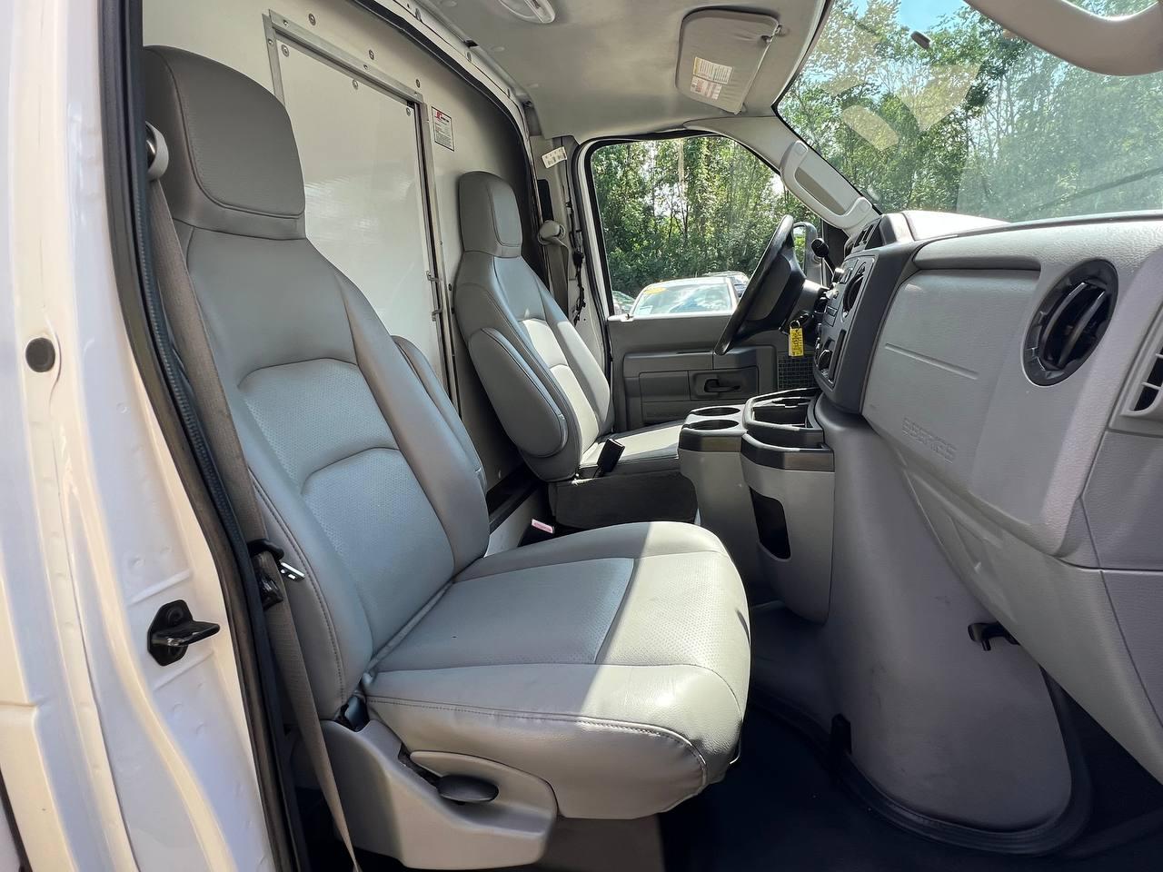 Ford Econoline Commercial Cutaway E-350 Super Duty 138" DRW 2010