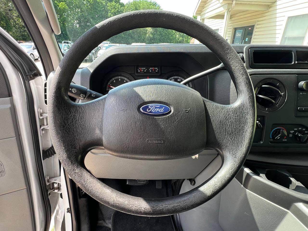 Ford Econoline Commercial Cutaway E-350 Super Duty 138" DRW 2010