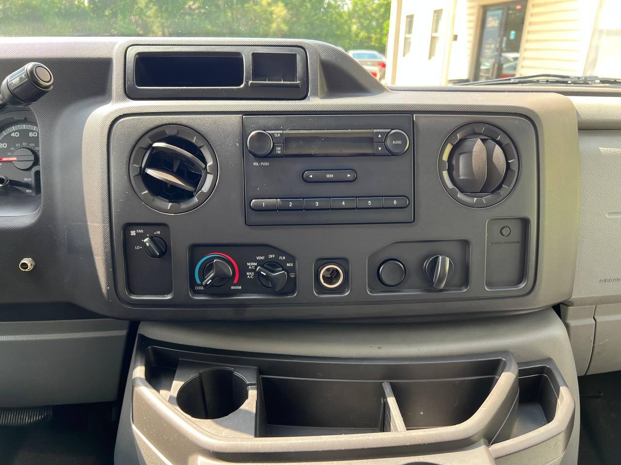 Ford Econoline Commercial Cutaway E-350 Super Duty 138" DRW 2010