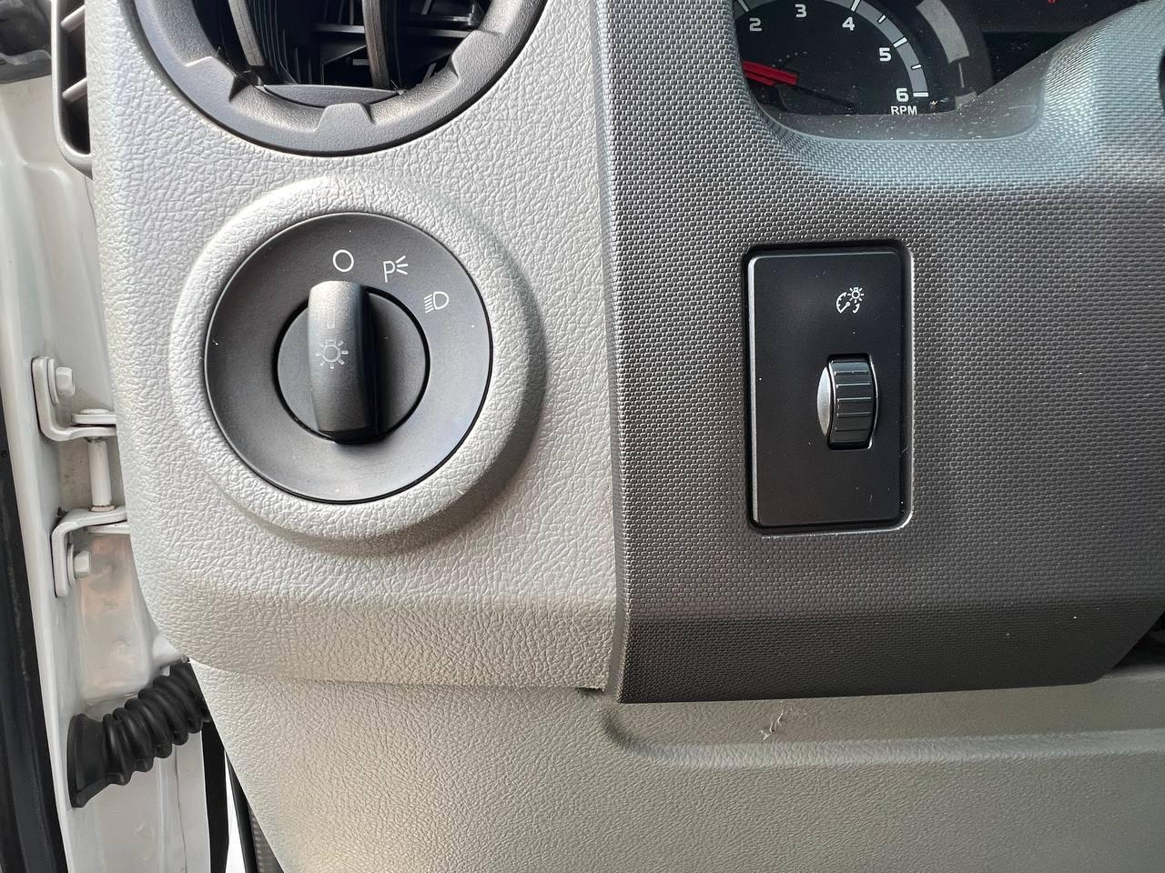 Ford Econoline Commercial Cutaway E-350 Super Duty 138" DRW 2010
