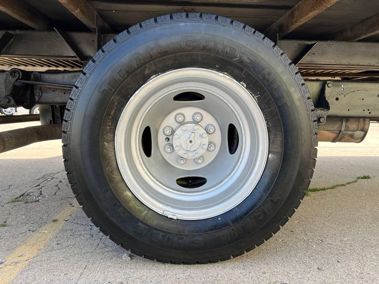 Ford Econoline Commercial Cutaway E-350 Super Duty 138" DRW 2010