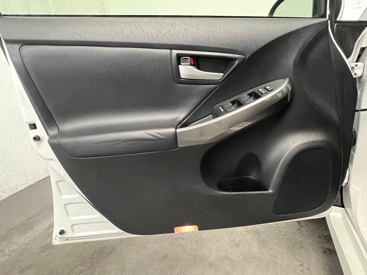 Toyota Prius Persona Series Special Edition 2015