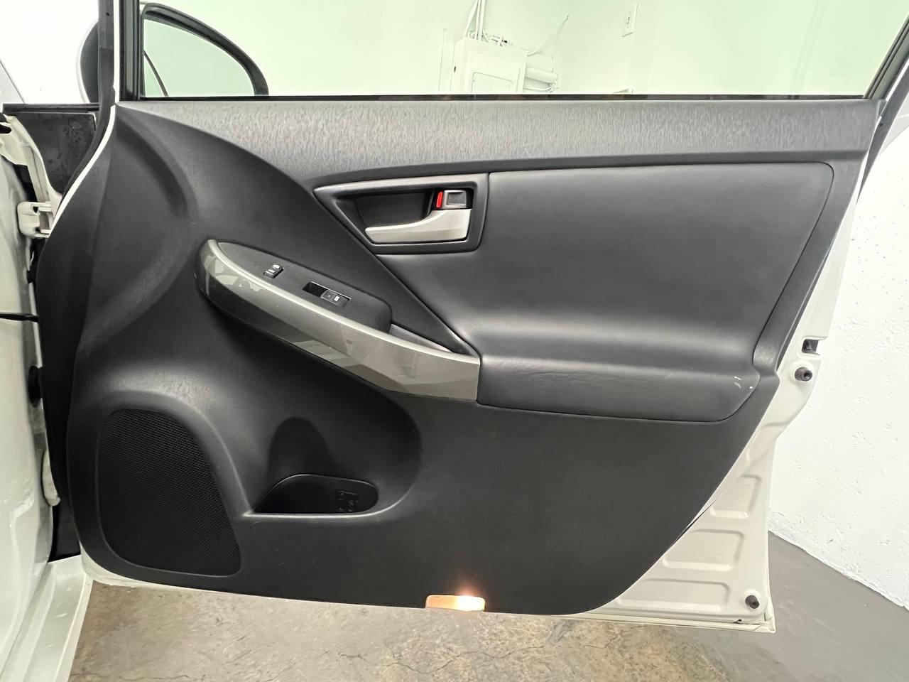 Toyota Prius Persona Series Special Edition 2015