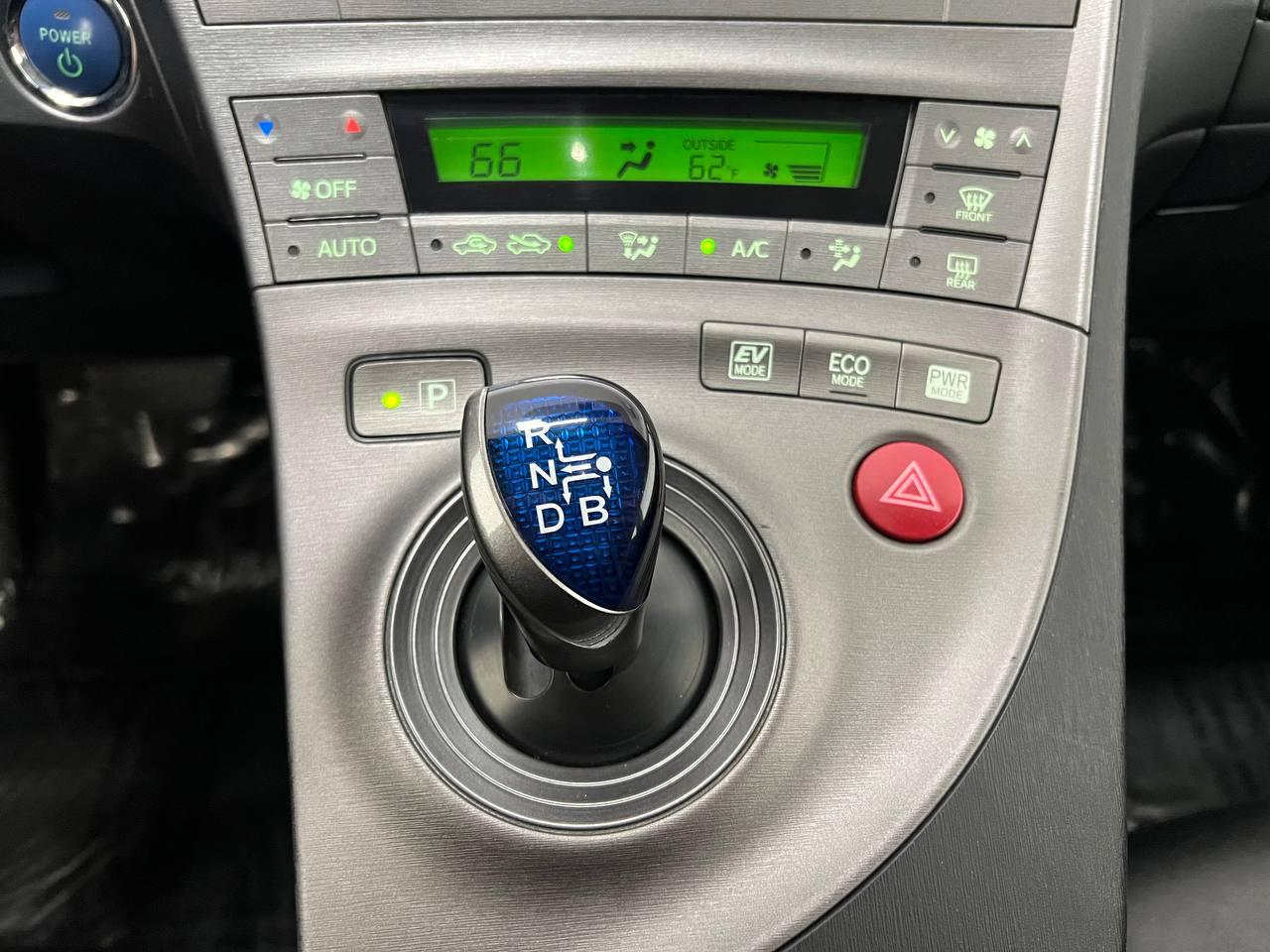 Toyota Prius Persona Series Special Edition 2015