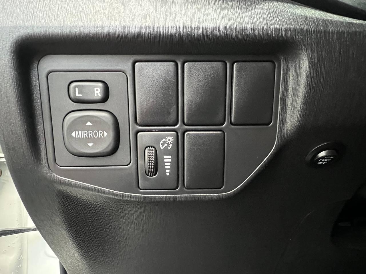 Toyota Prius Persona Series Special Edition 2015