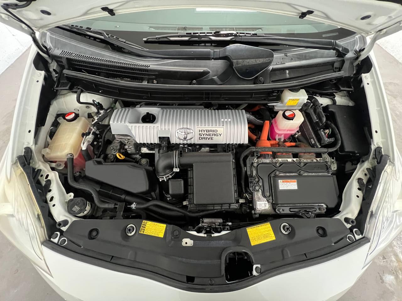 Toyota Prius Persona Series Special Edition 2015