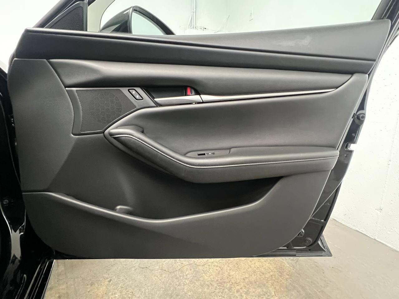 Mazda Mazda3 Hatchback Select Auto FWD 2021