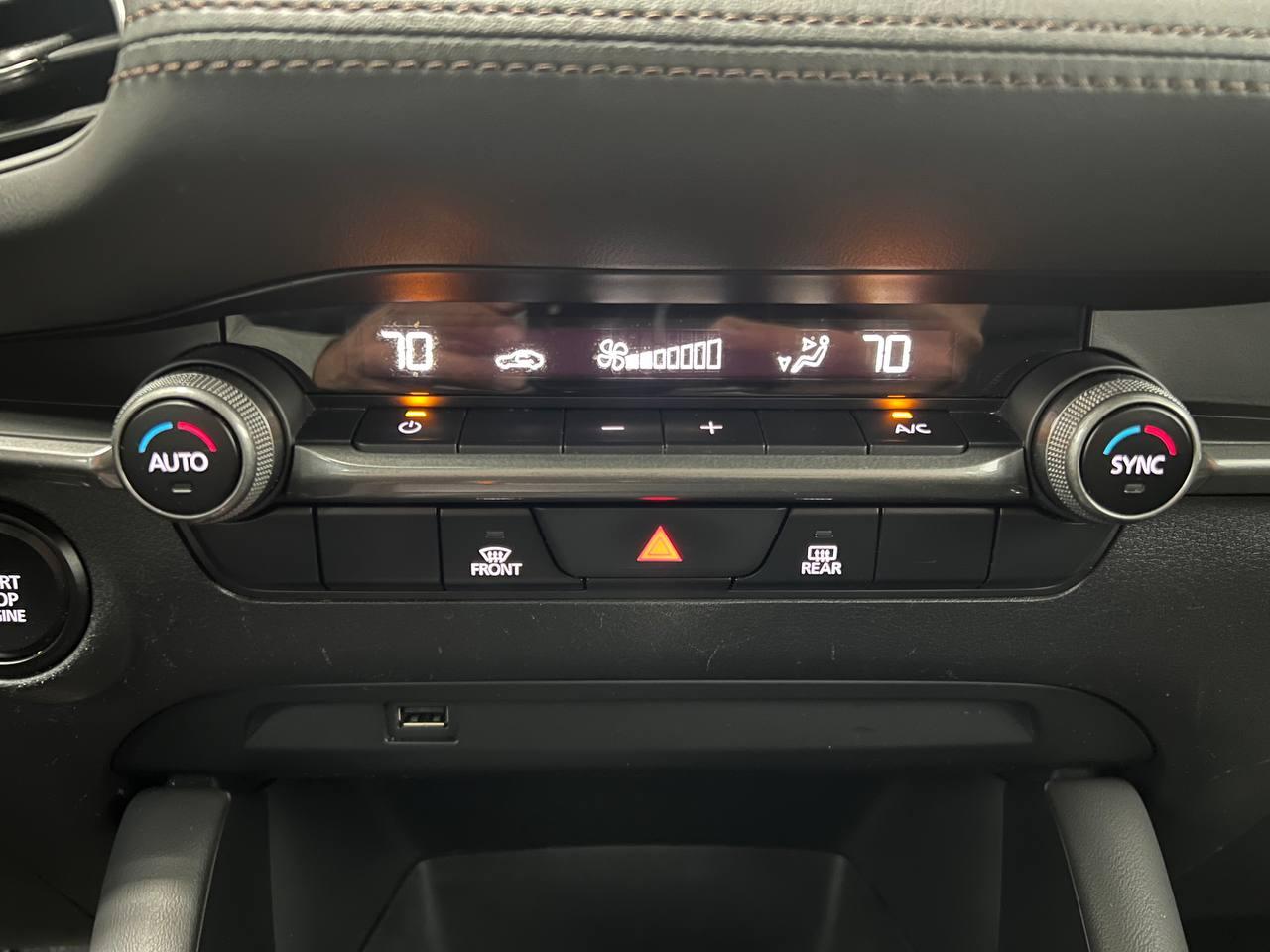 Mazda Mazda3 Hatchback Select Auto FWD 2021