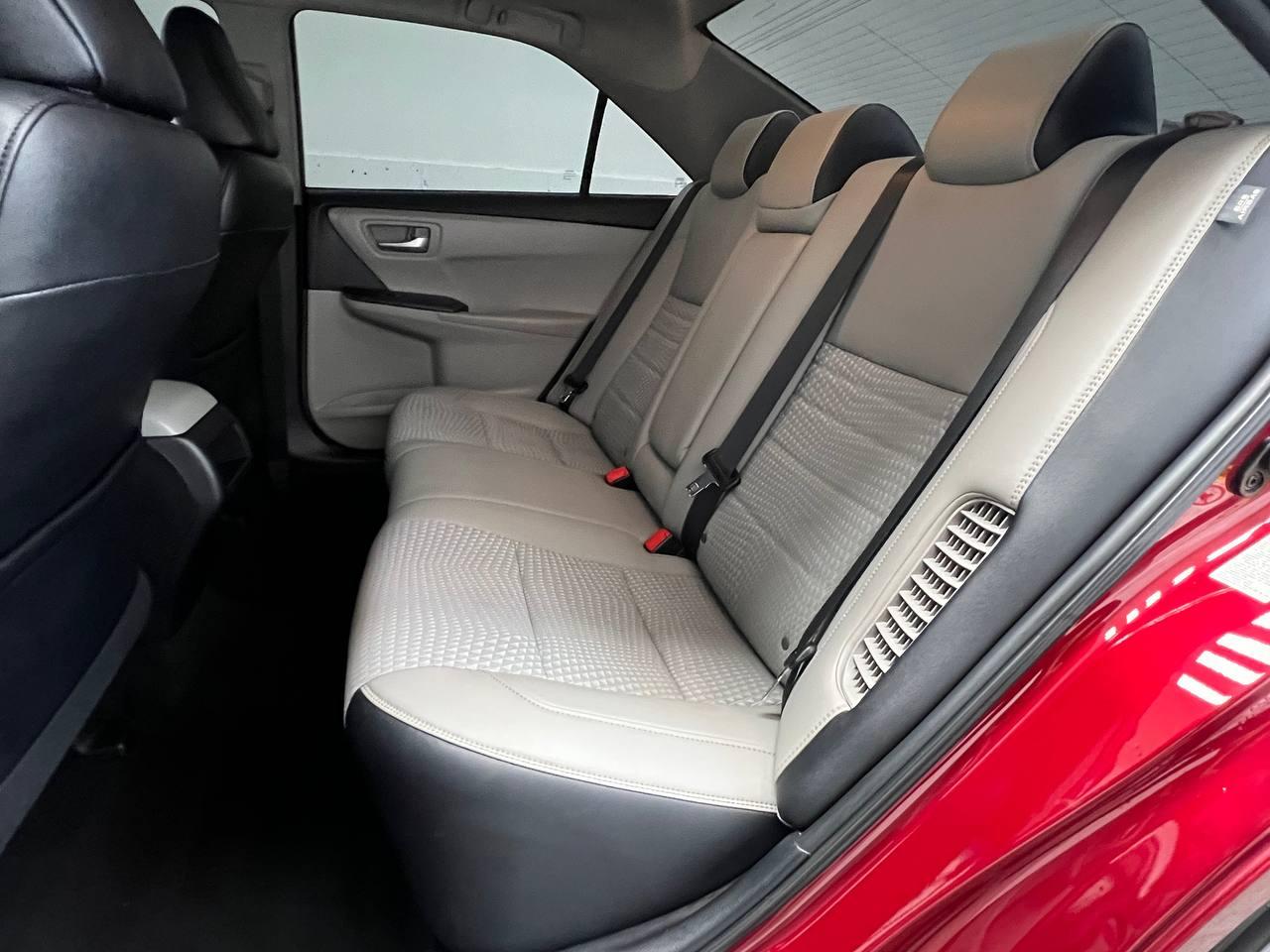 Toyota Camry Hybrid SE 2015