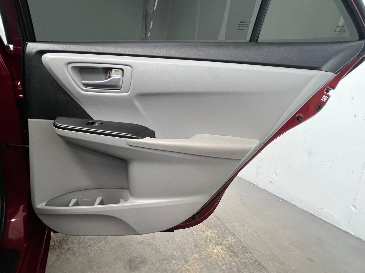 Toyota Camry Hybrid SE 2015