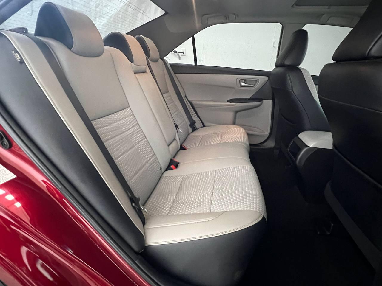 Toyota Camry Hybrid SE 2015