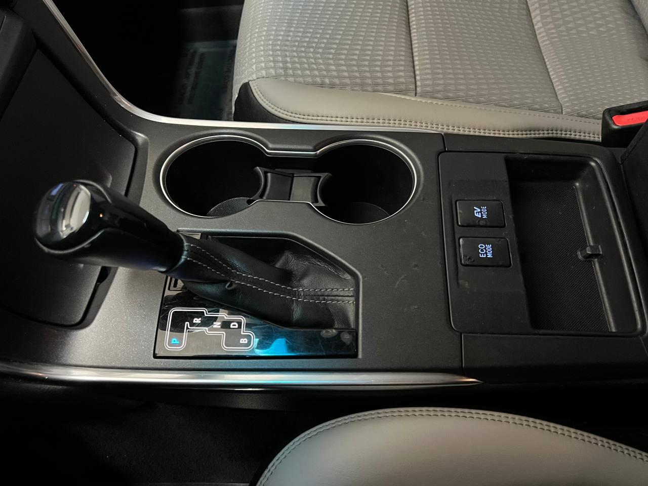 Toyota Camry Hybrid SE 2015