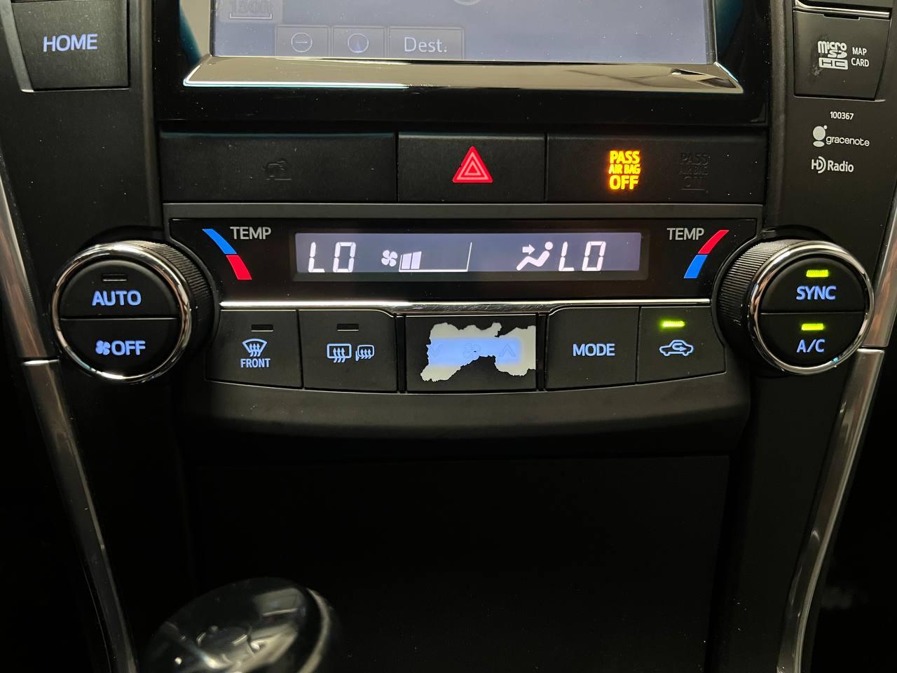 Toyota Camry Hybrid SE 2015