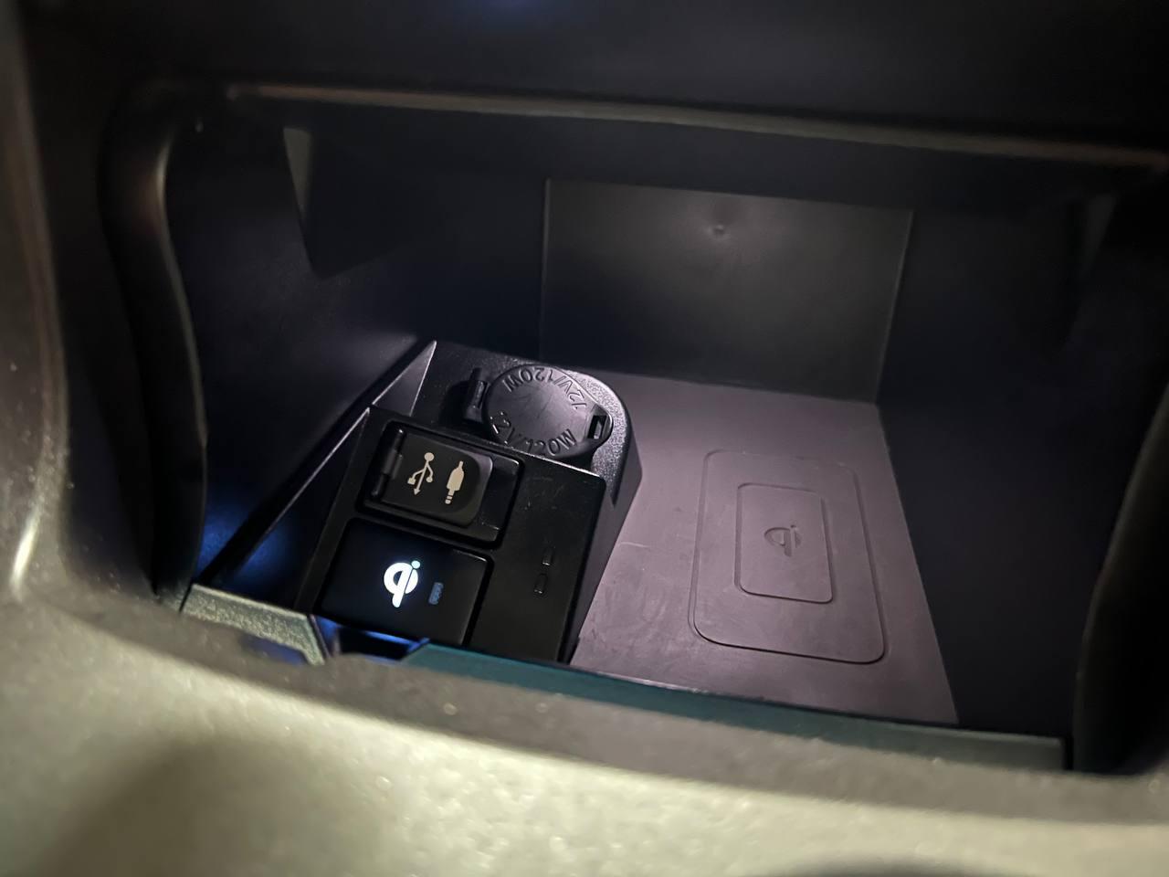 Toyota Camry Hybrid SE 2015