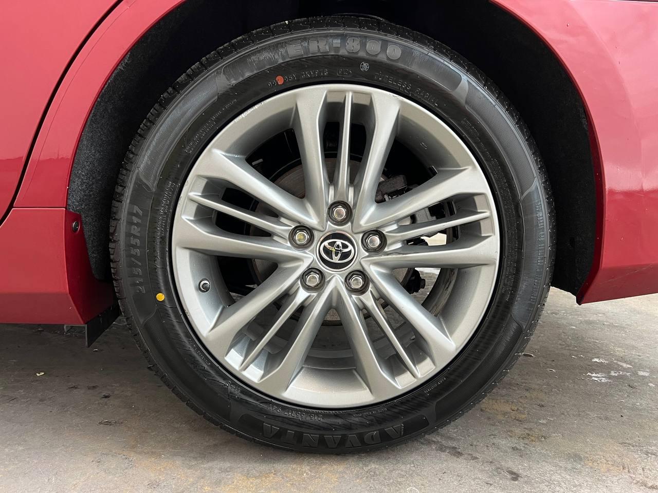 Toyota Camry Hybrid SE 2015