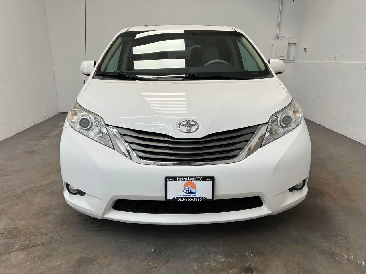 Toyota Sienna XLE 2013