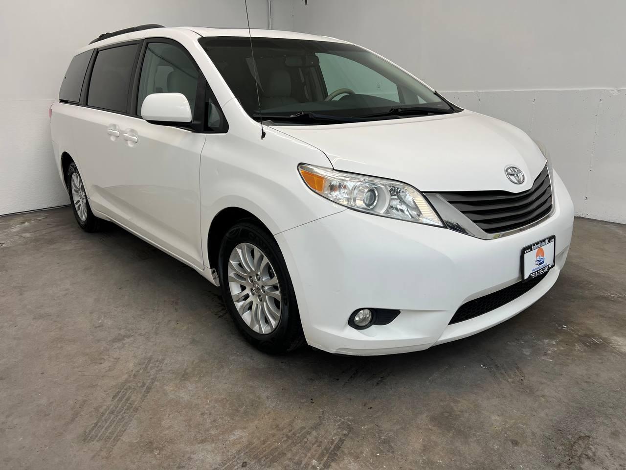 Toyota Sienna XLE 2013