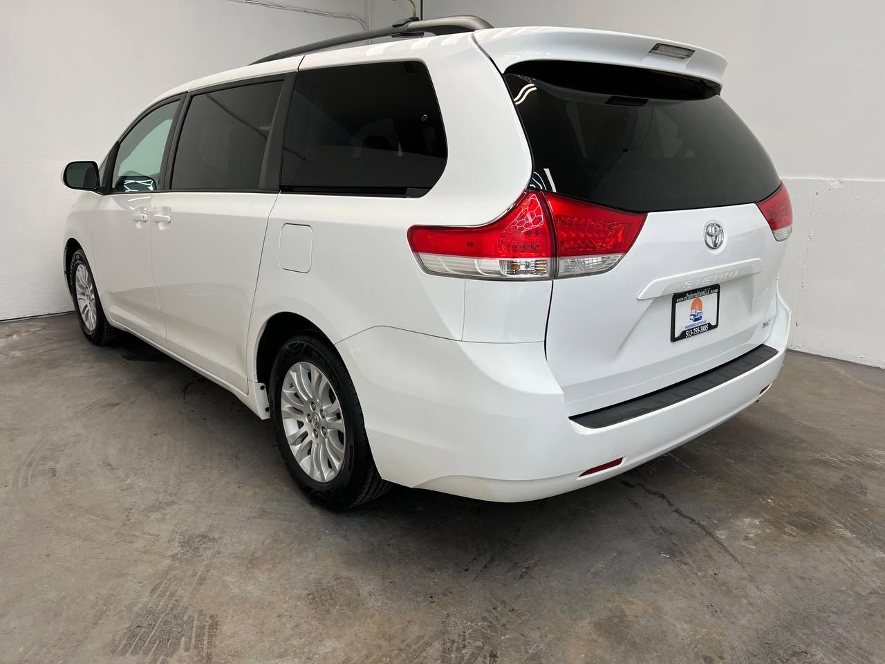Toyota Sienna XLE 2013