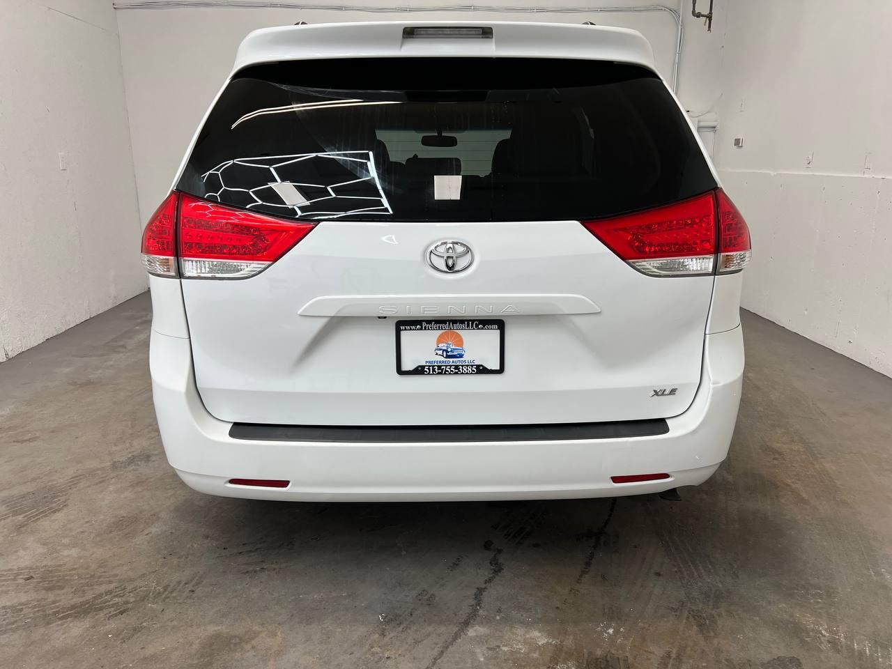 Toyota Sienna XLE 2013