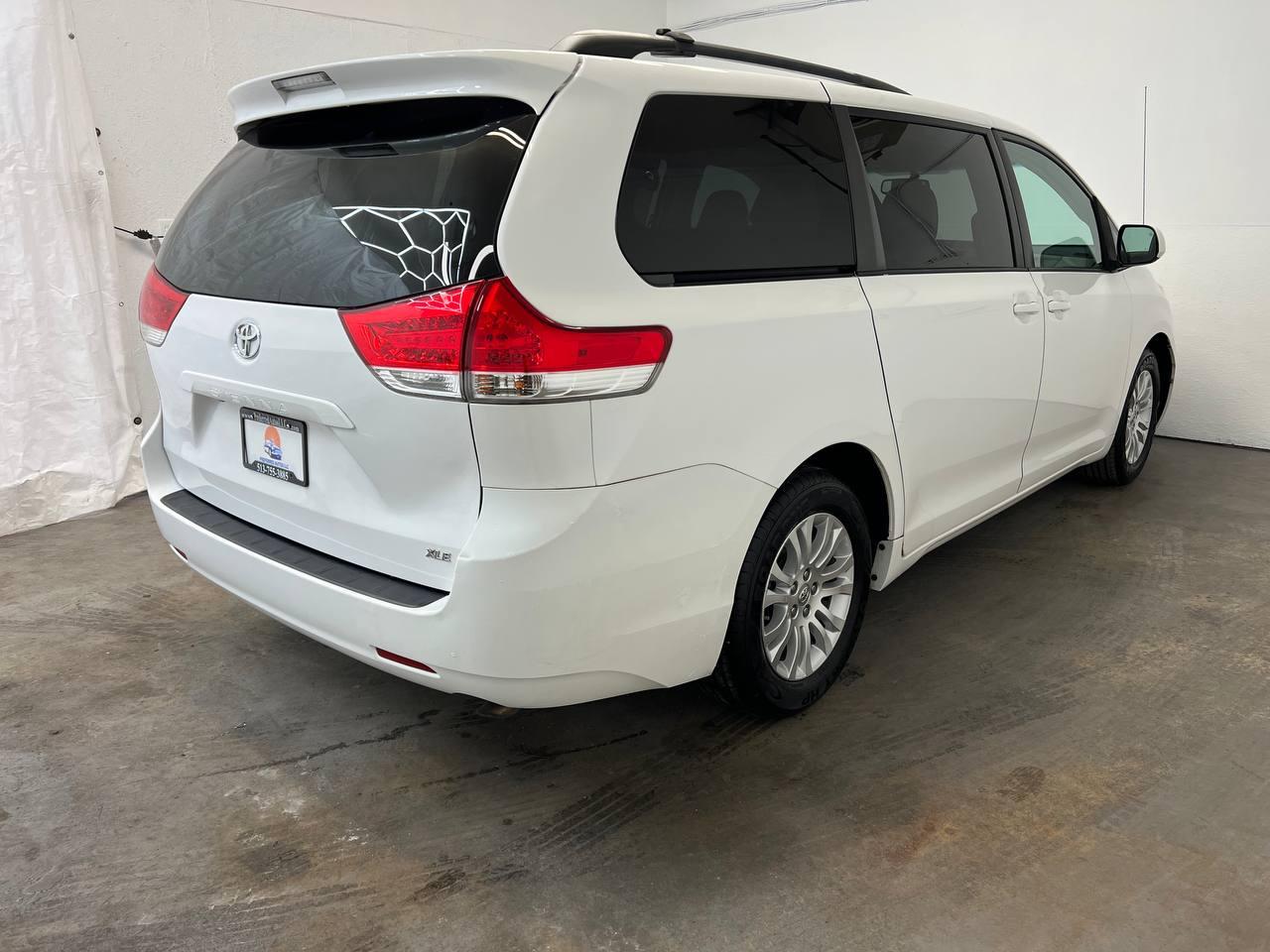 Toyota Sienna XLE 2013