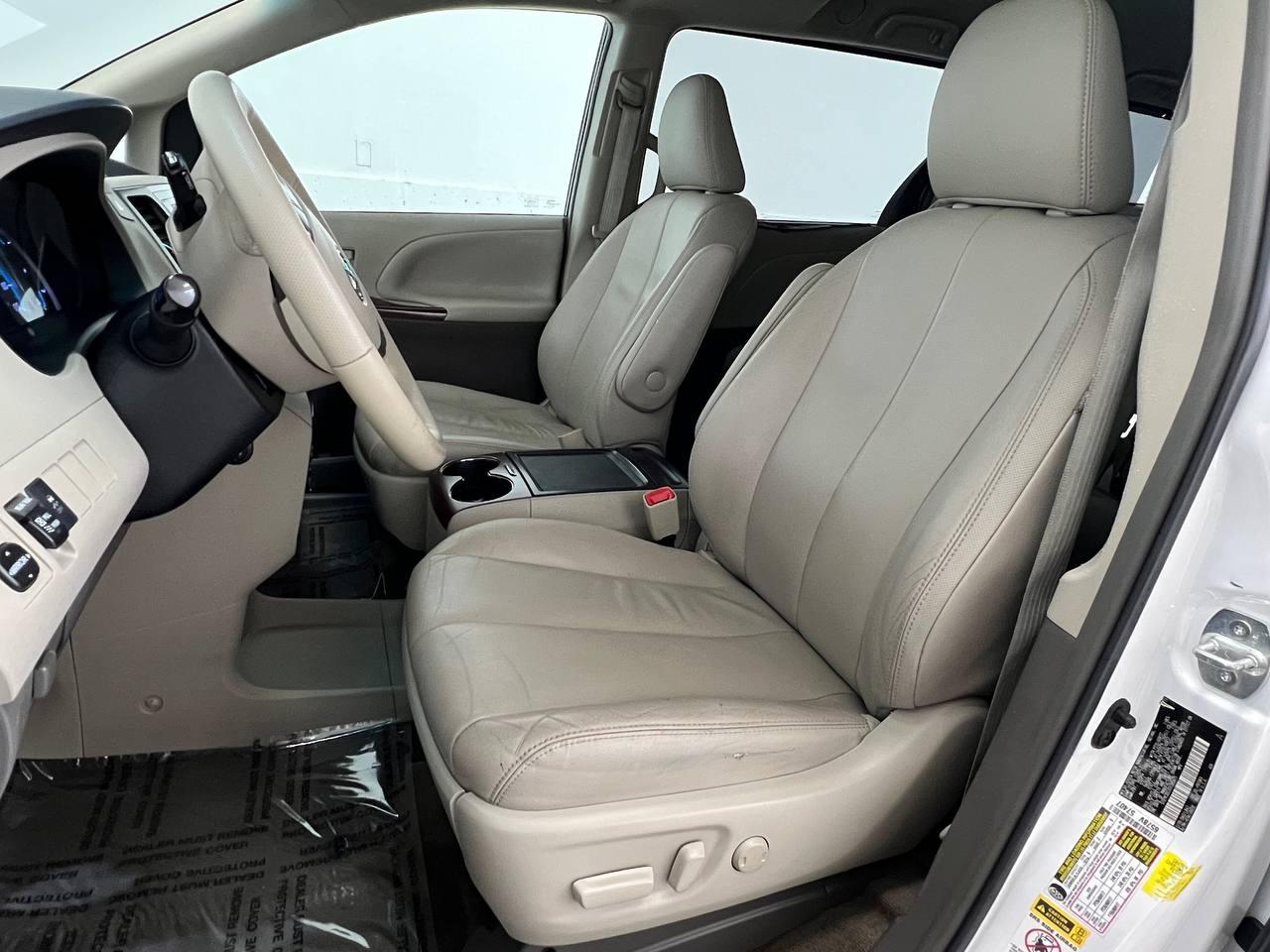 Toyota Sienna XLE 2013