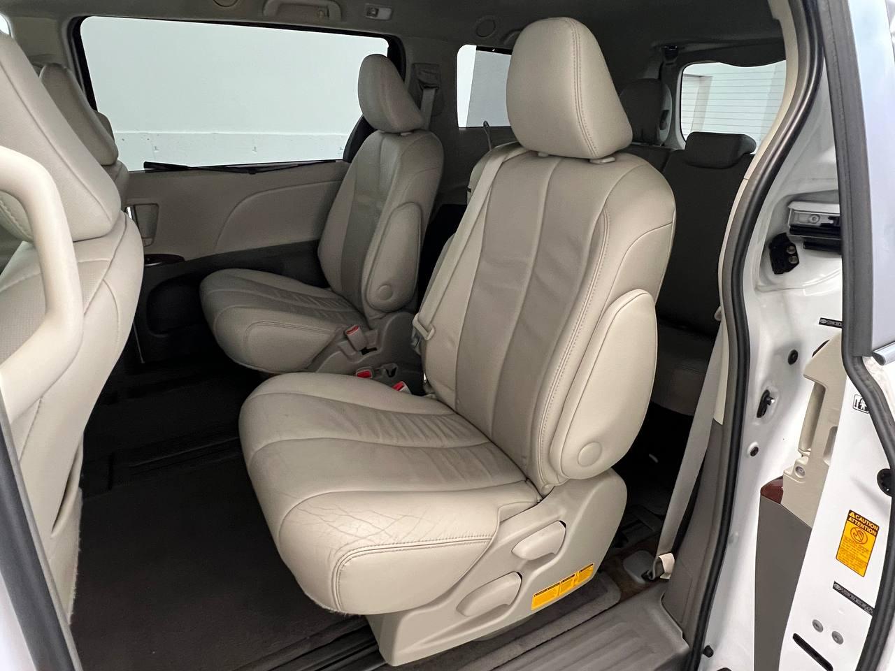 Toyota Sienna XLE 2013