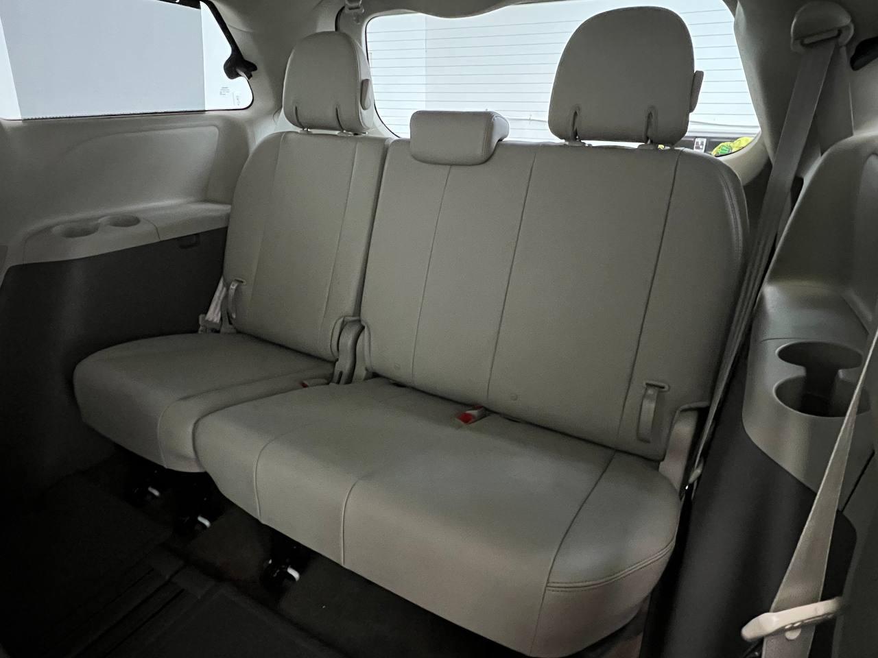 Toyota Sienna XLE 2013