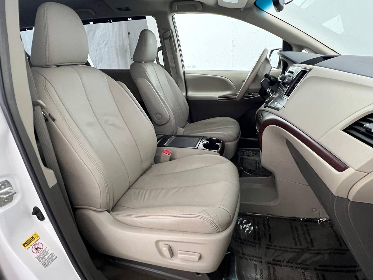 Toyota Sienna XLE 2013