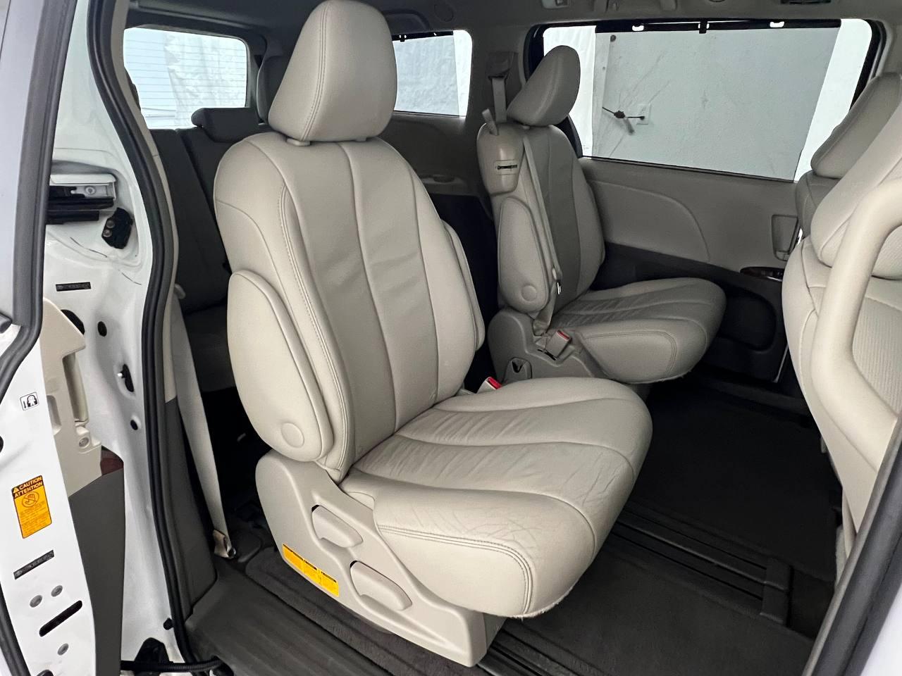 Toyota Sienna XLE 2013