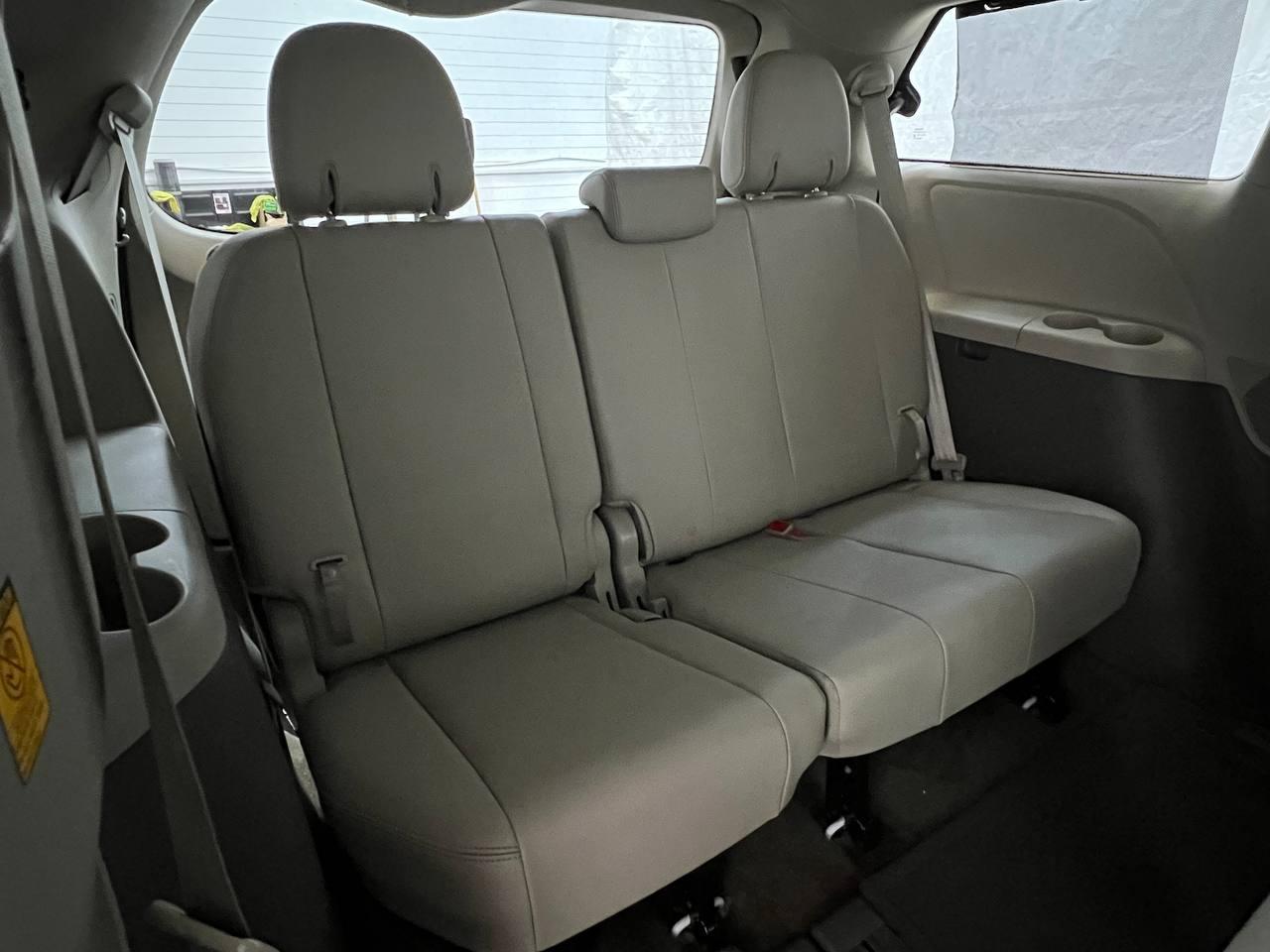 Toyota Sienna XLE 2013