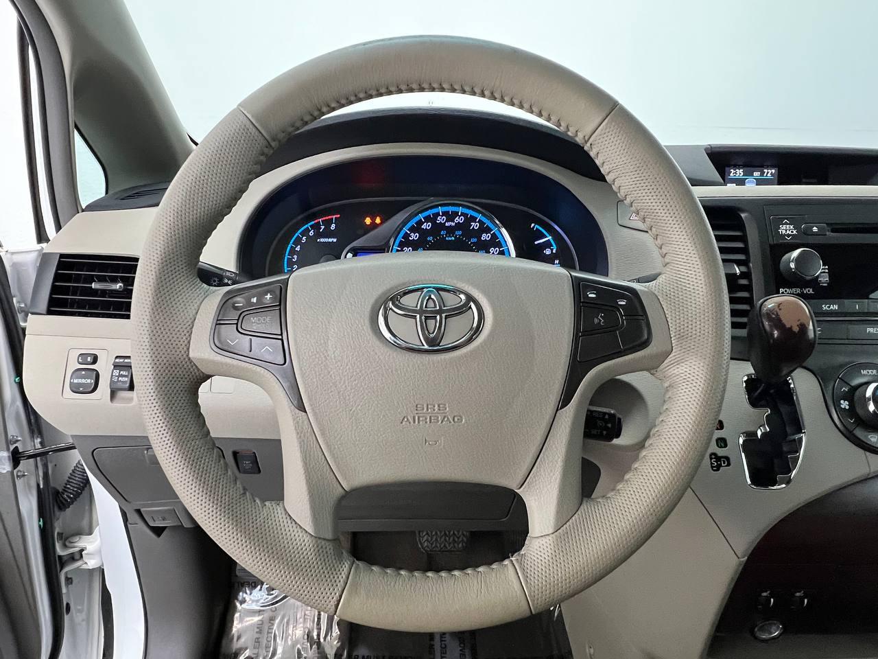 Toyota Sienna XLE 2013