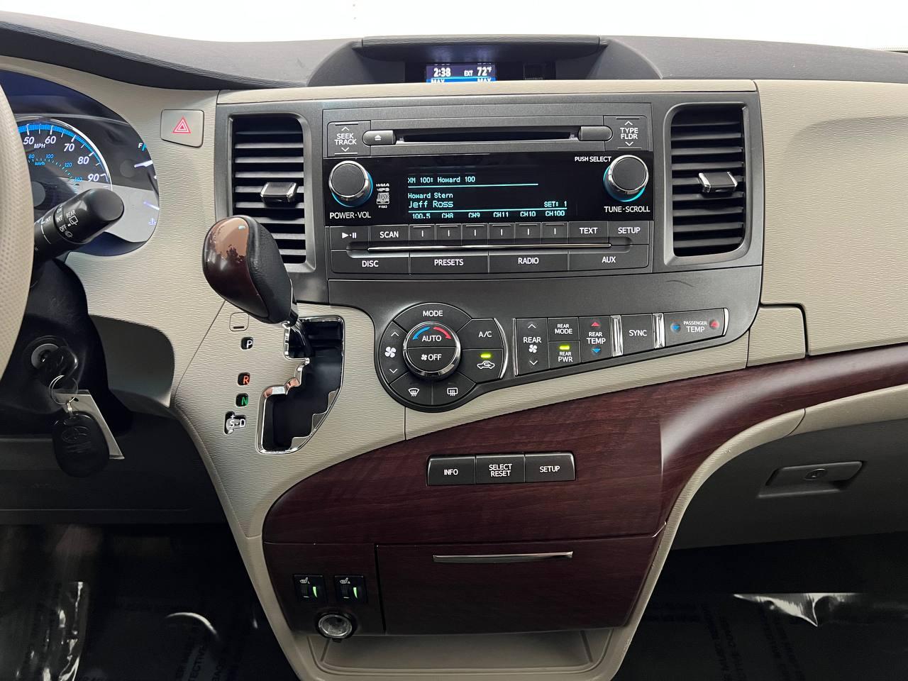Toyota Sienna XLE 2013