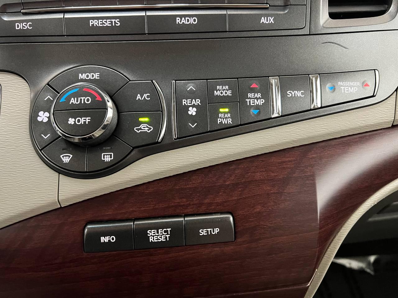 Toyota Sienna XLE 2013