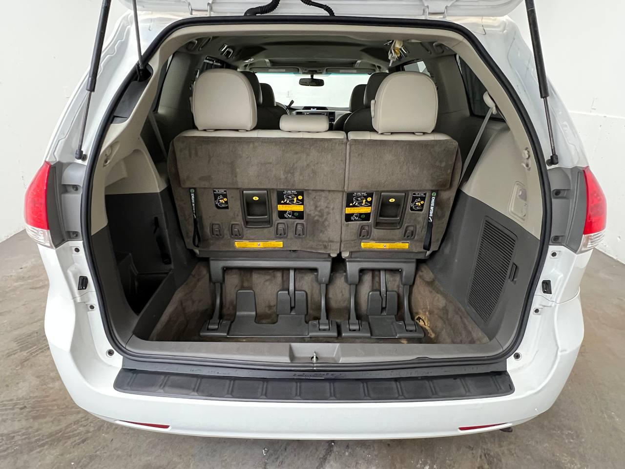 Toyota Sienna XLE 2013