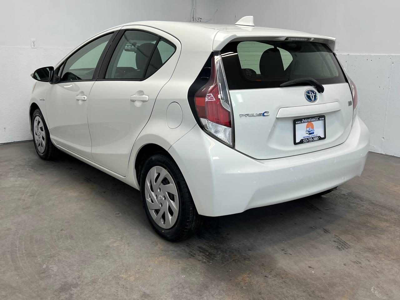 Toyota Prius c Two 2016