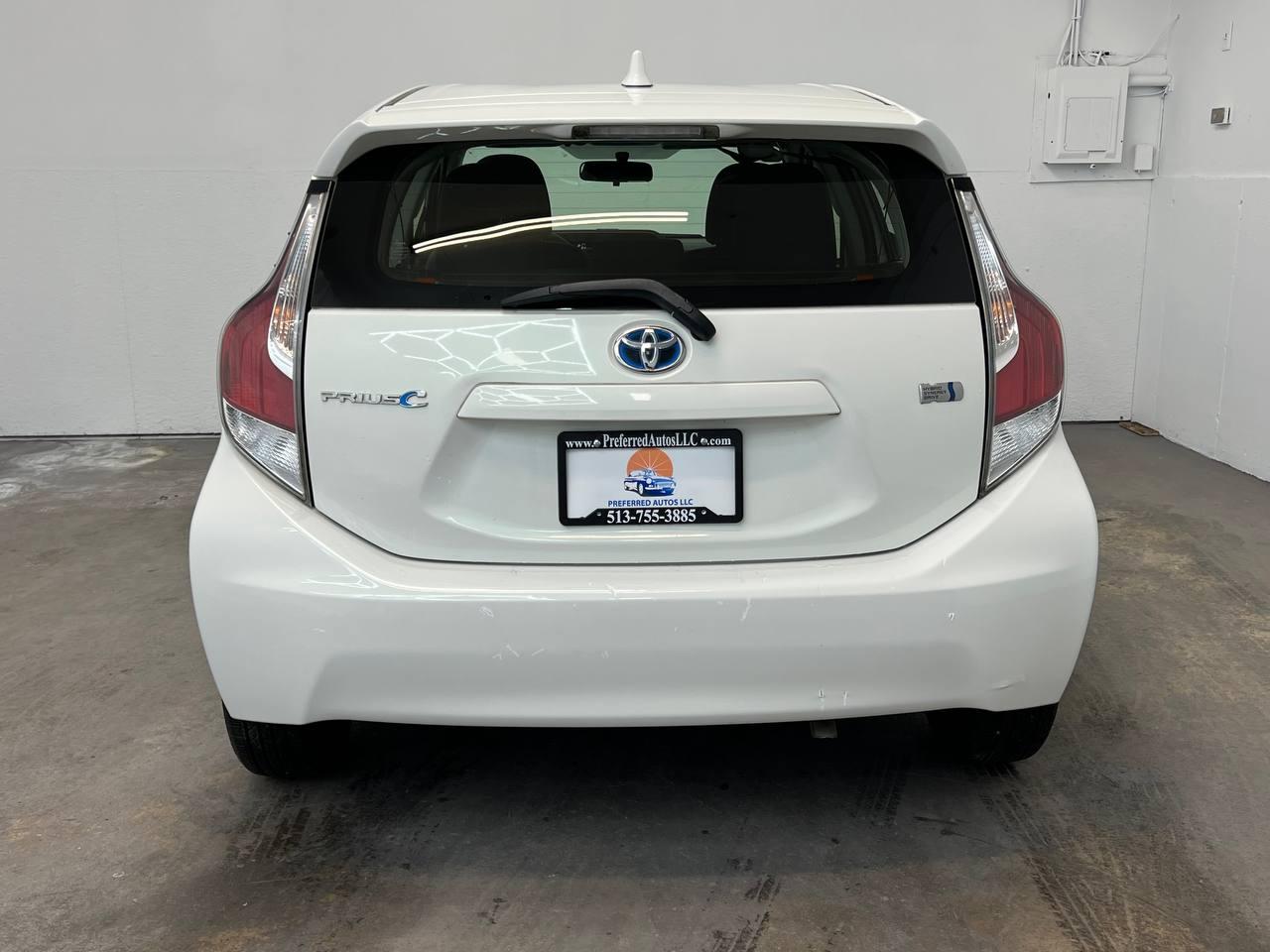 Toyota Prius c Two 2016