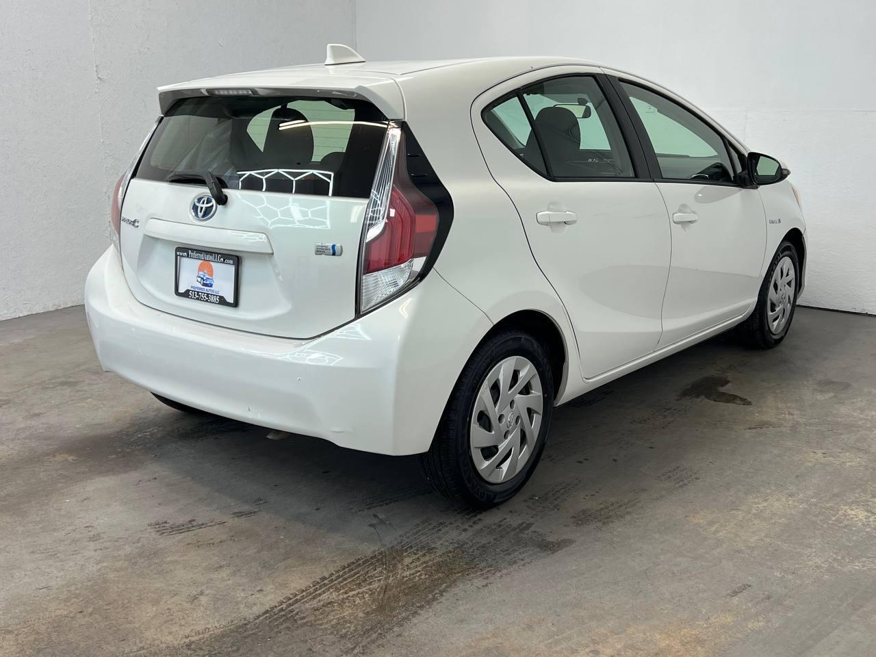 Toyota Prius c Two 2016