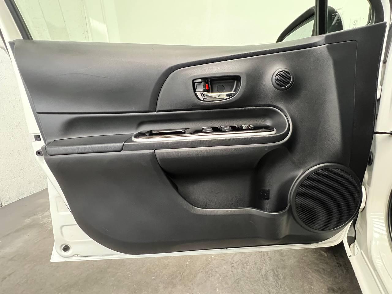 Toyota Prius c Two 2016