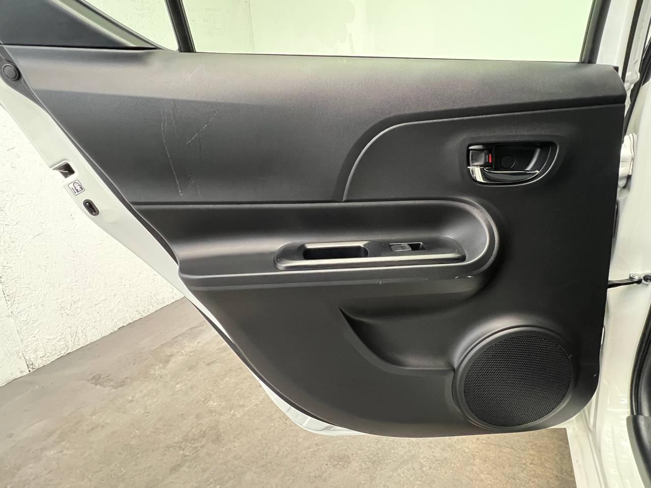 Toyota Prius c Two 2016