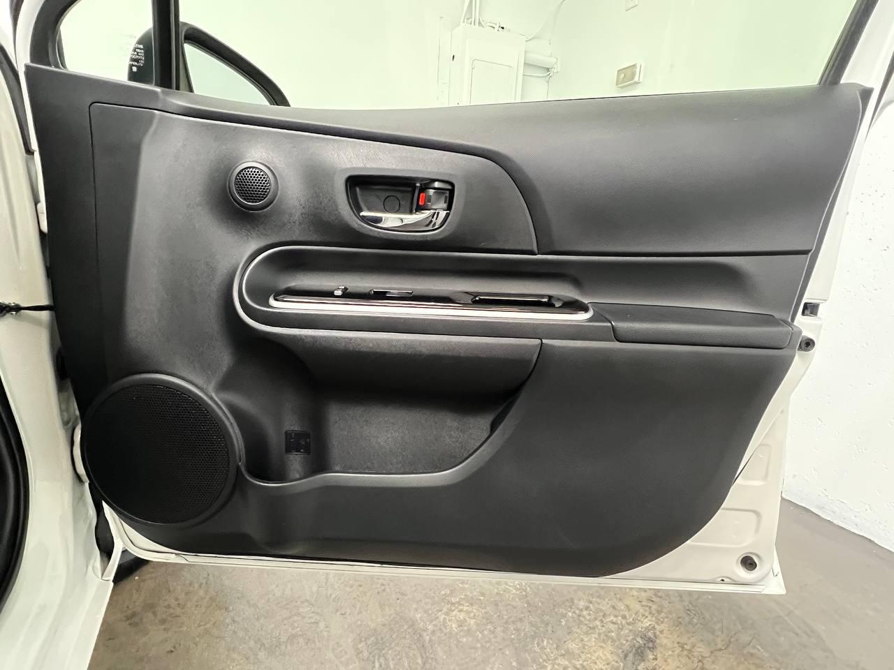 Toyota Prius c Two 2016