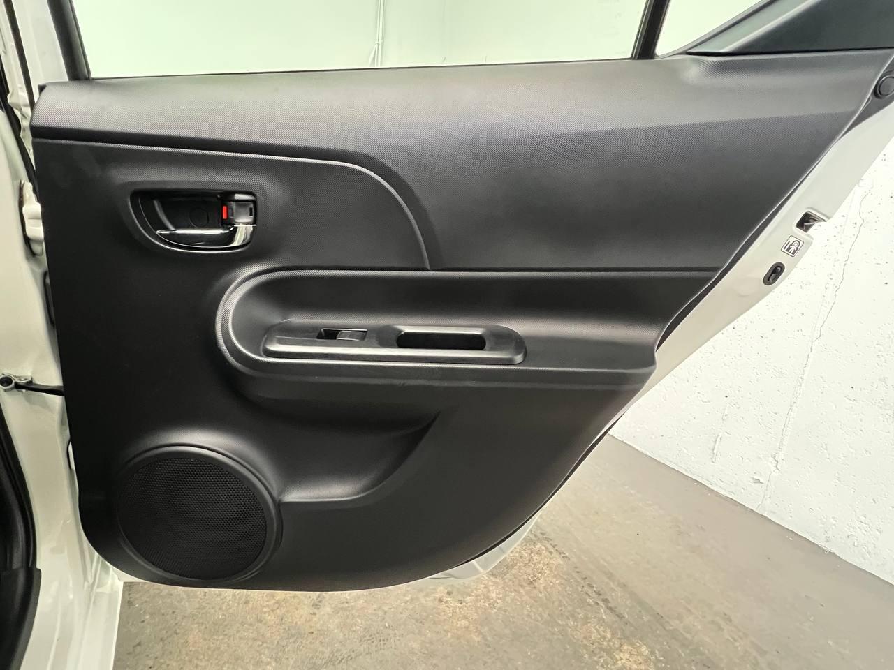 Toyota Prius c Two 2016
