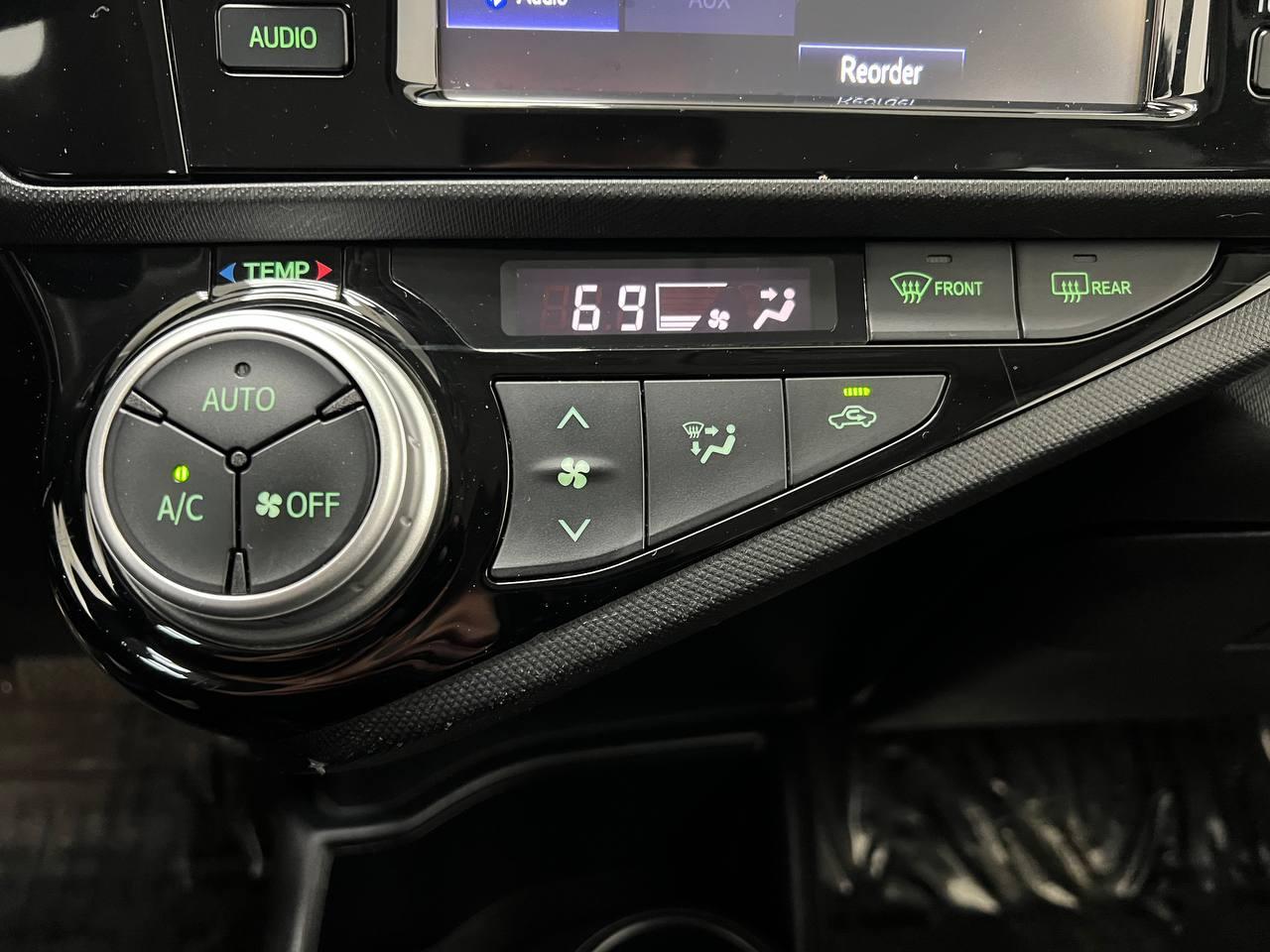 Toyota Prius c Two 2016