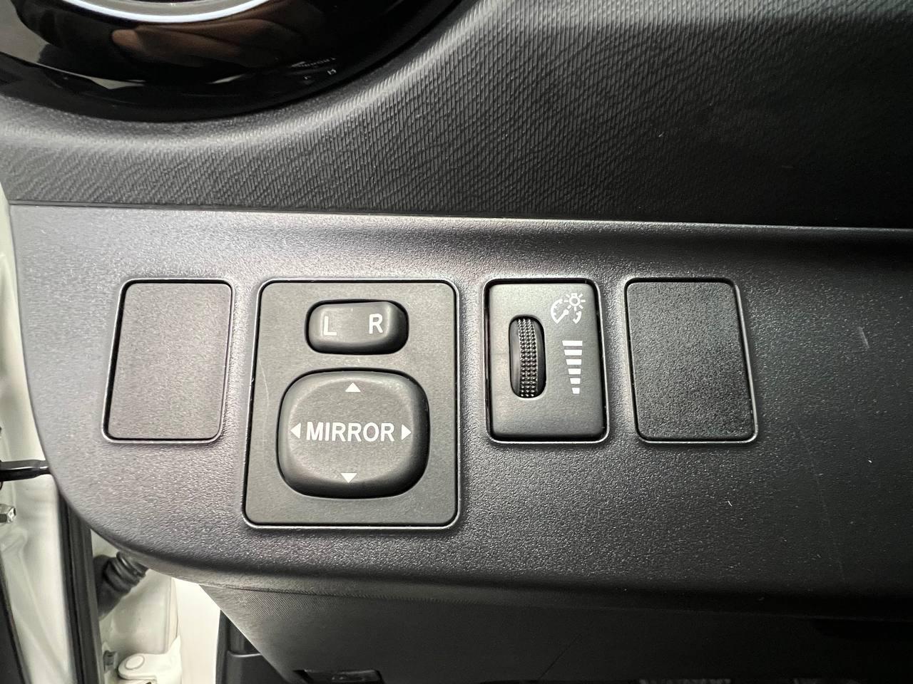 Toyota Prius c Two 2016