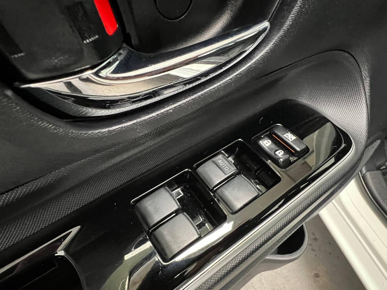 Toyota Prius c Two 2016