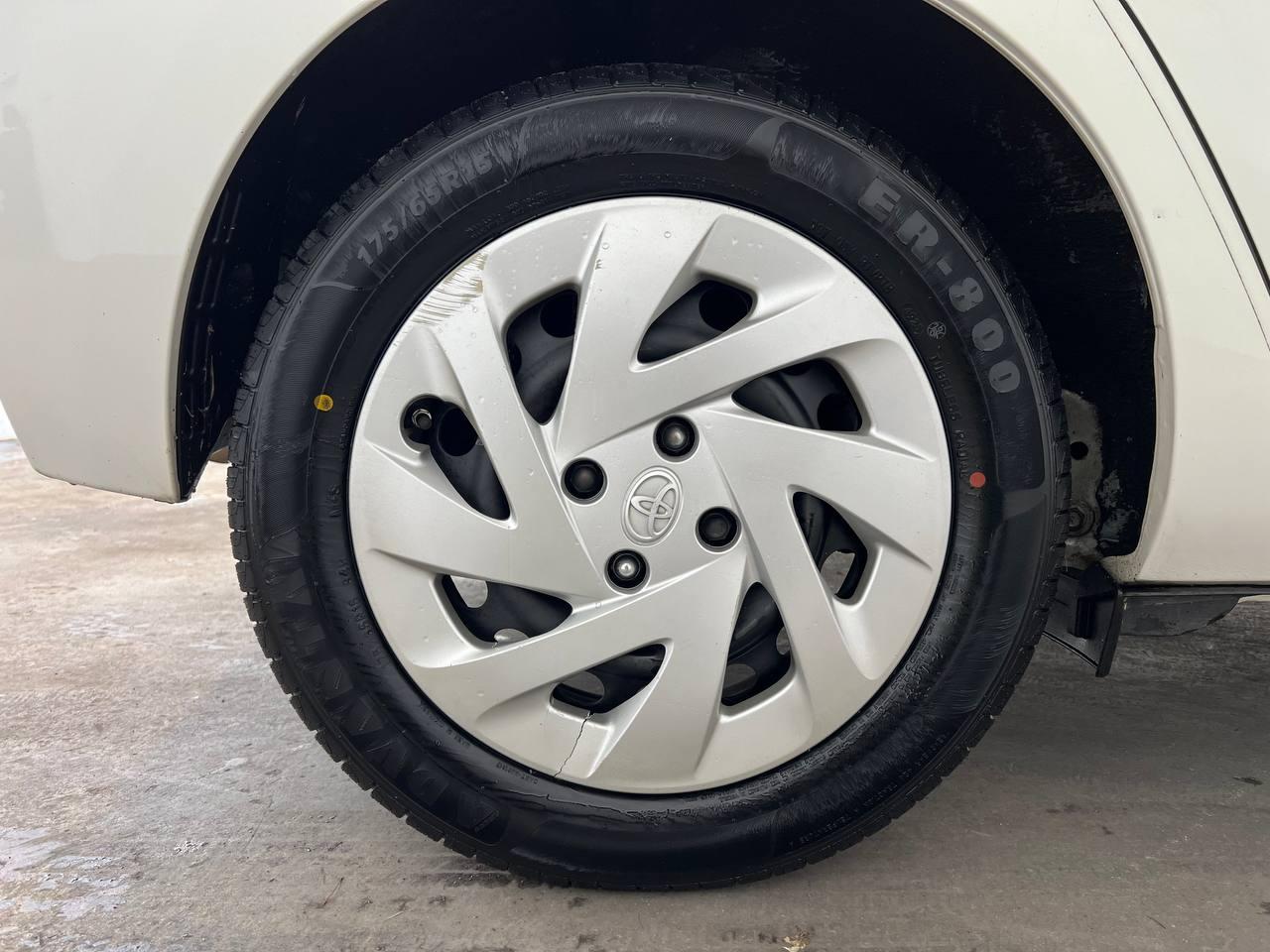 Toyota Prius c Two 2016